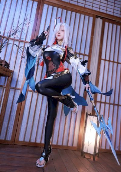 图书馆里的女友